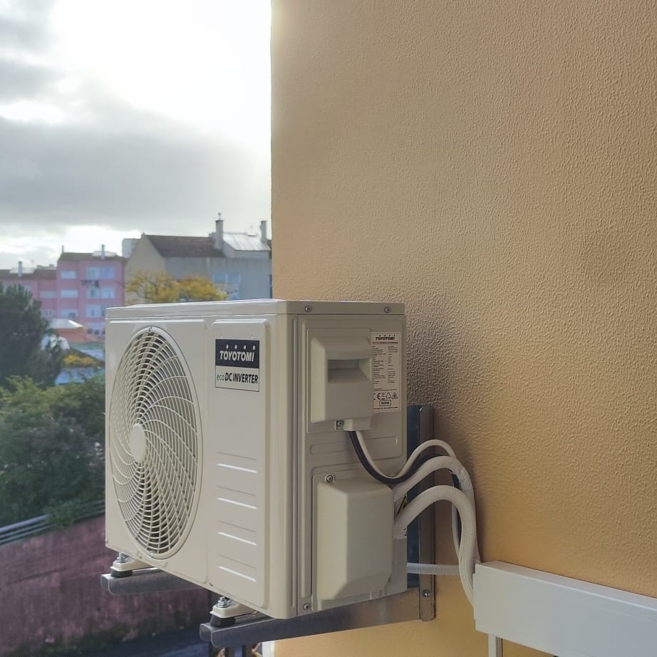 Unidade exterior multi-split em terraço — AirTech